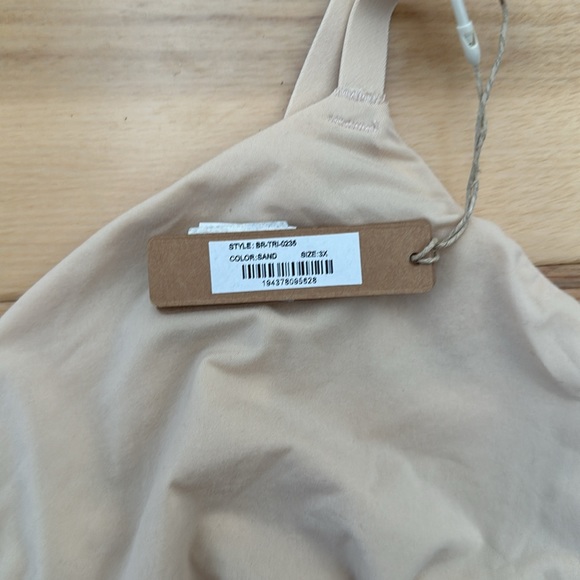 SKIMS Fits Everybody Crossover Bralette - Picture 4 of 6